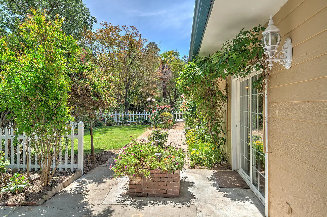 5 bed, 3200 sqft, $6,500 — Photo 4
