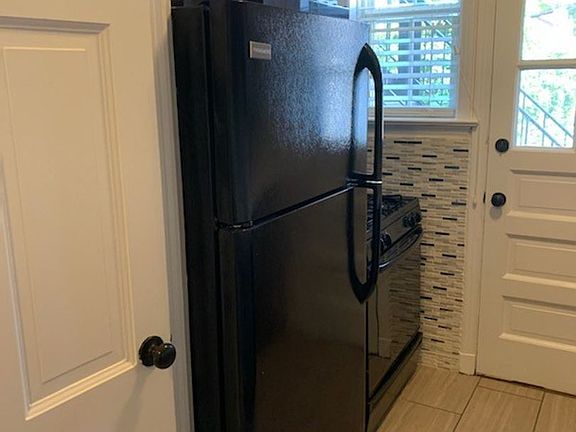 4th image of 1019 Sanford Ave #1SE