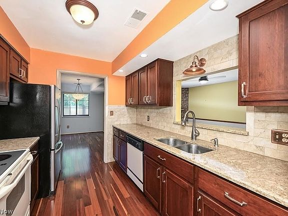 4th image of 879 Hampton Ridge Dr