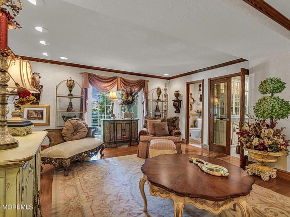 3rd image of 523 Pheasant Lane