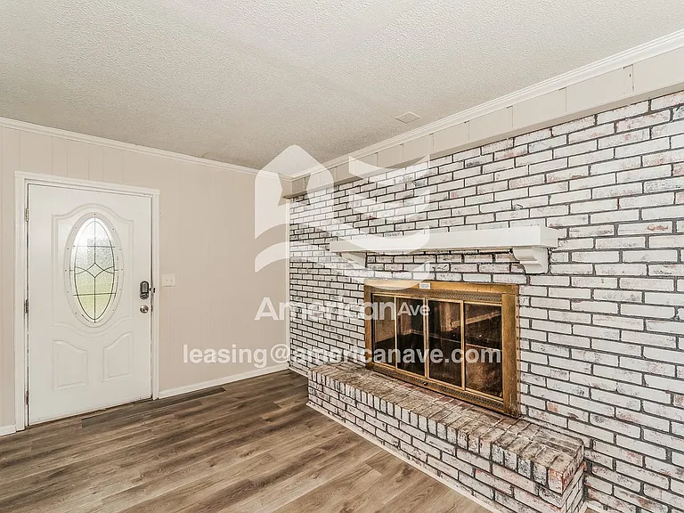 302690_003_living_room_4.jpg