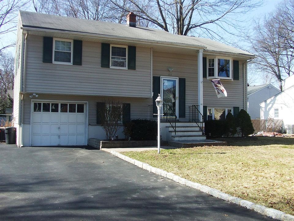 Great Curb Appeal!