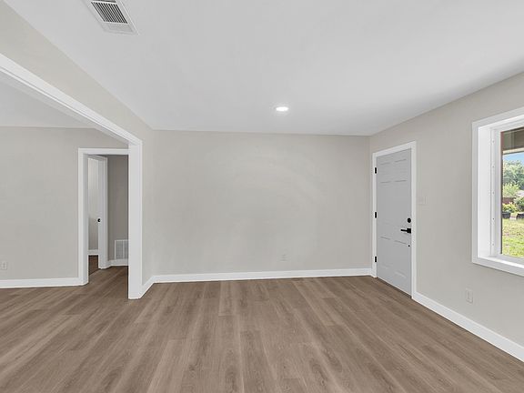 5th image of 1412 Dartmouth St