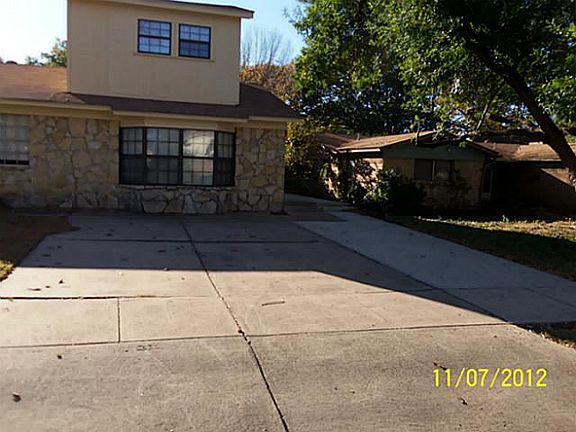 2nd image of 1916 Charleston Dr