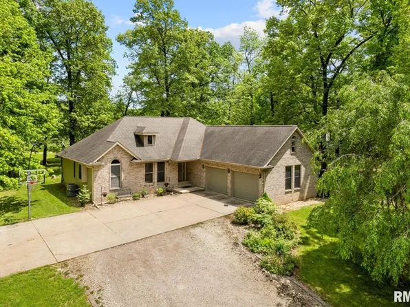 8620 Velma Ct, Hopedale, IL 61747