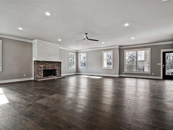 3rd image of 1226 N Shady Ln