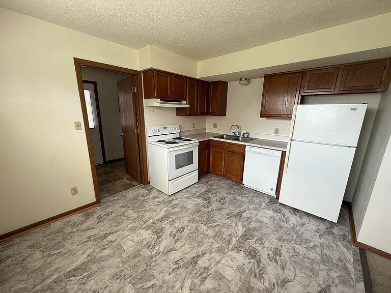 2 bed, 1.0 bath, $725 — Photo 7