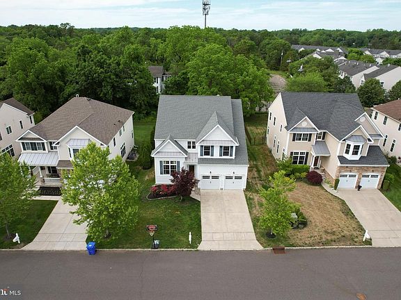 2nd image of 127 Starboard Way