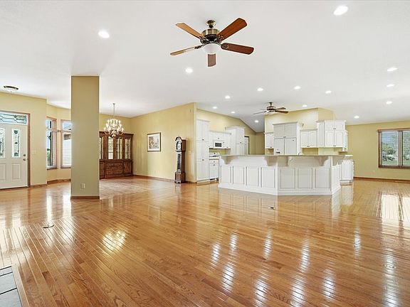 5th image of 30 Canterbury Ct
