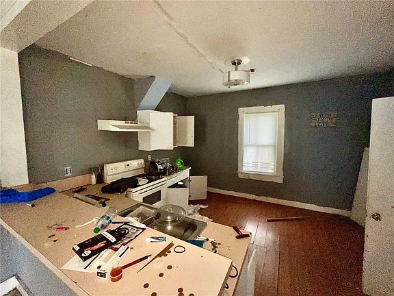 3rd image of 410 Ontario Ave