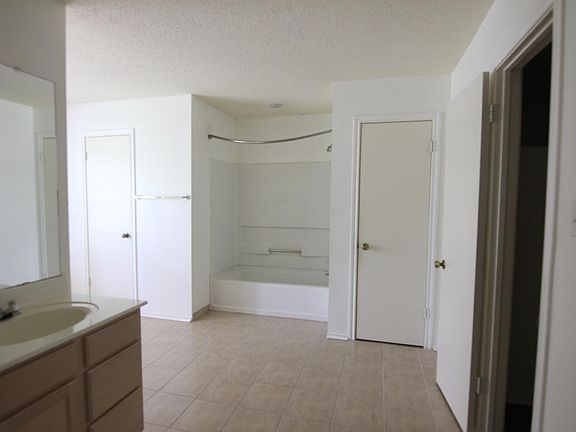 5th image of 1307 Rosie Ln