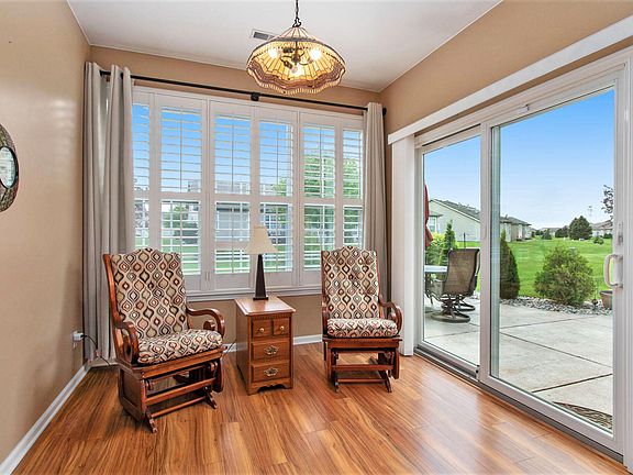 5th image of 1860 Great Lakes Dr