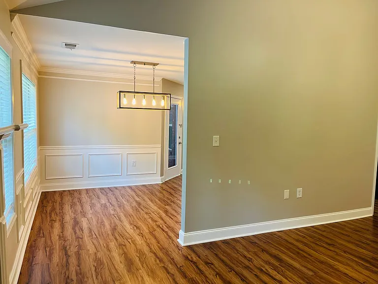 5750 Crest Hill Dr — Photo 6