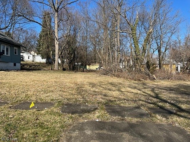 2nd image of 935 Baird St