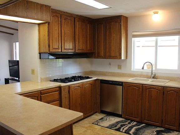 3rd image of 4741 Underwood Dr #252