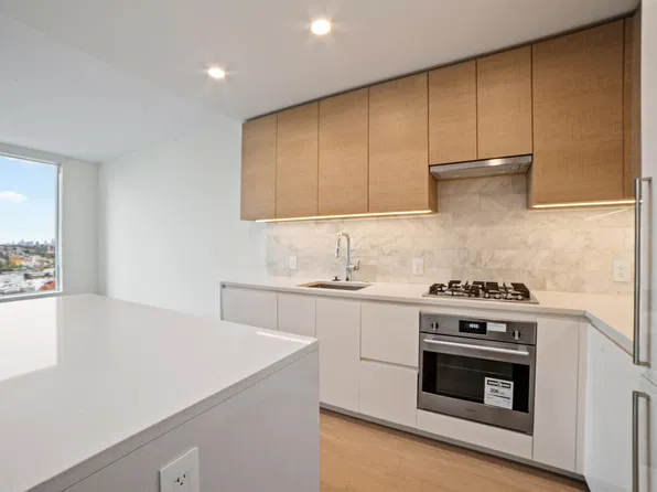 2186 Gilmore Ave N #1804, Burnaby, BC V5C 1V4