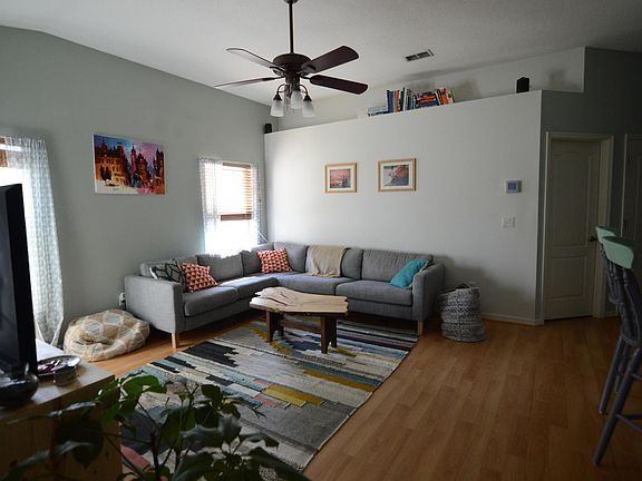 3rd image of 10617 Versailles Blvd