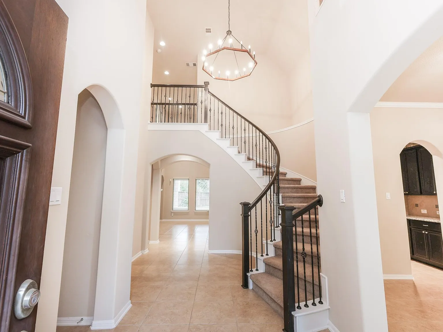 4 bed, 4.0 bath, 3122 sqft, $4,000 — Photo 2