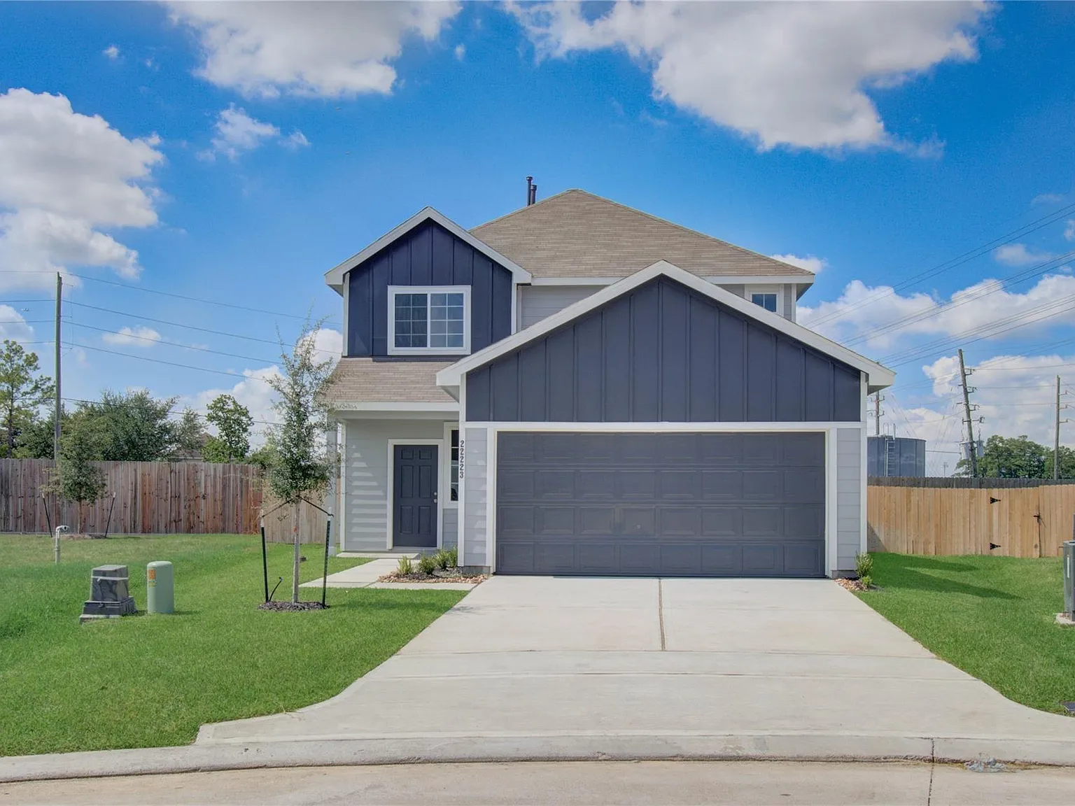4 bed, 2.5 bath, 2100 sqft, $2,200 — Photo 2