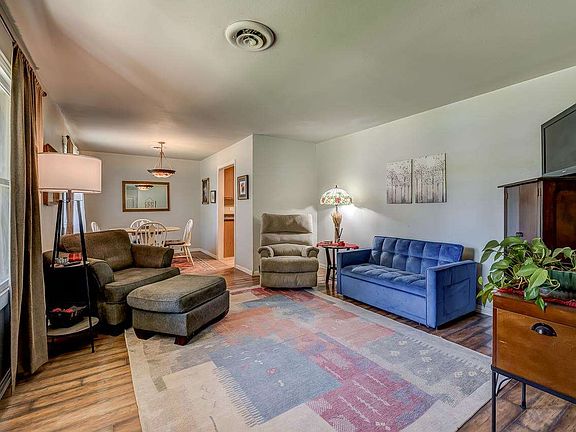 3rd image of 2312 W 9th Ave