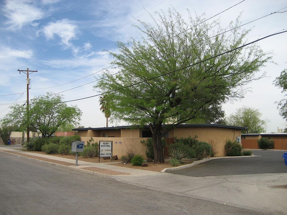 Front of common area property:parking lot