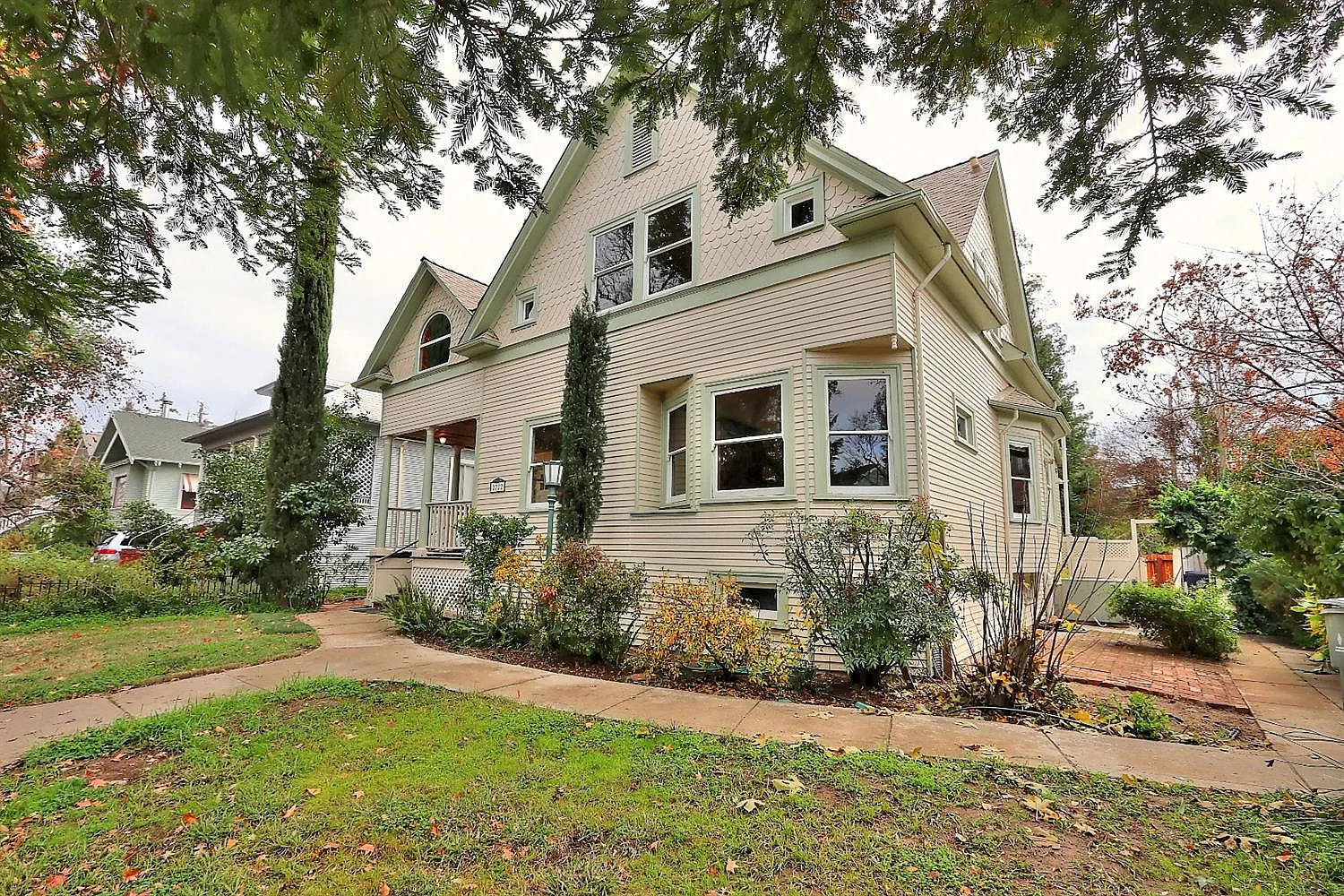 2722 5th Ave photo 1