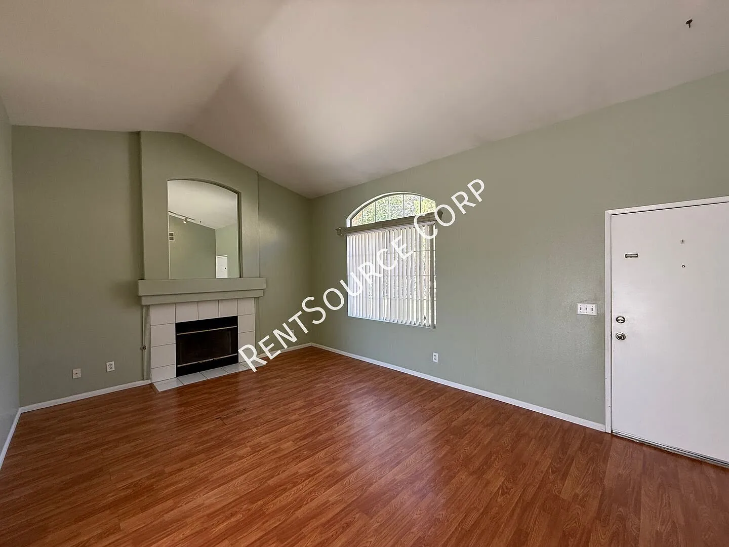3 Bedrooms/2 Bathrooms Single Story Home for Rent in West Lancaster in Antelope Valley — Photo 3