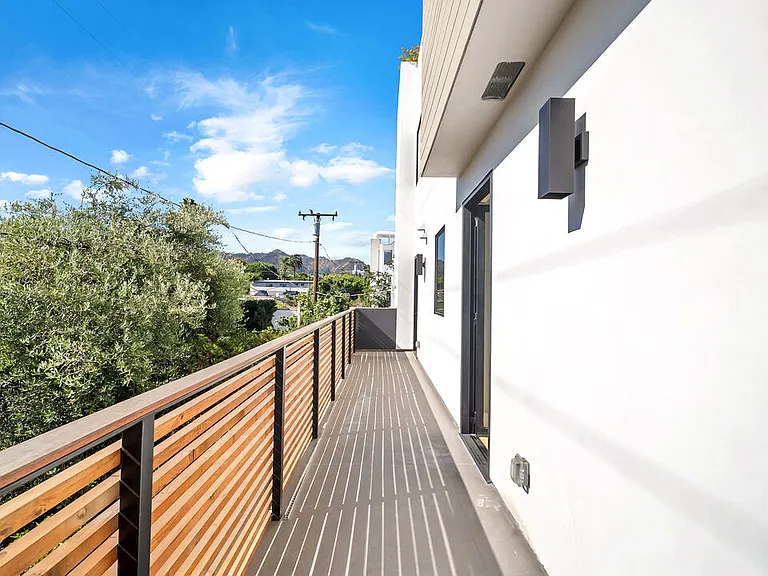 1123 N Formosa Ave #3 — Photo 15