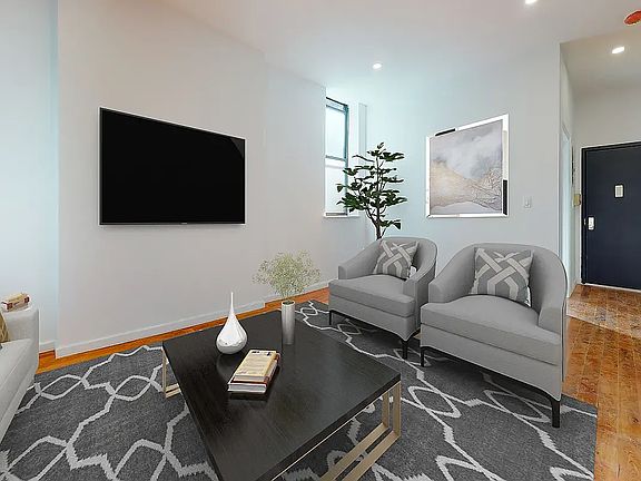 2nd image of 139 W 28th St APT 3E