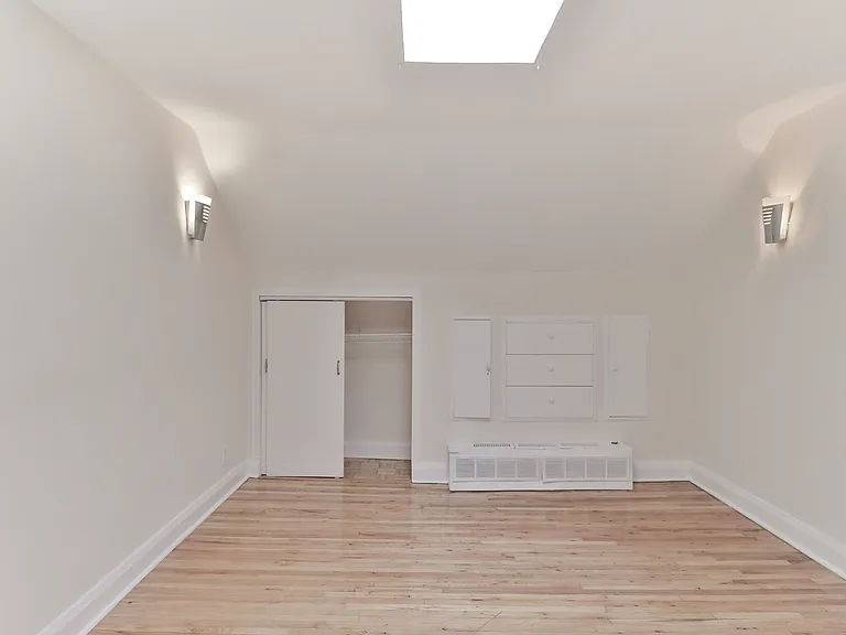 938 Avenue Rd #3 — Photo 10