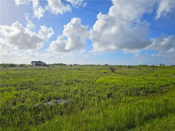 125 Duckhaven Dr, Rockport, TX 78382