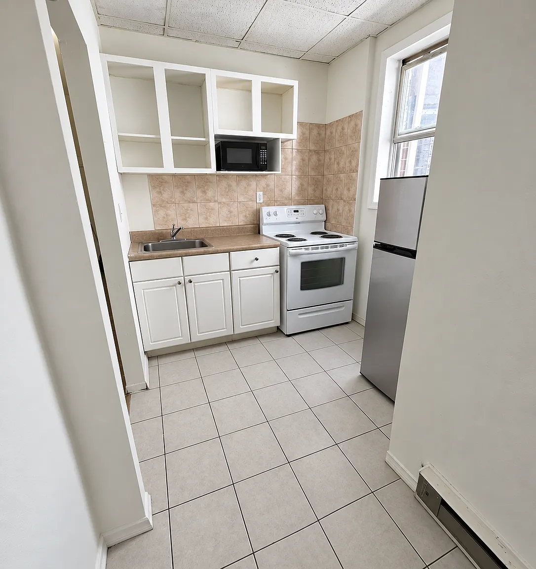 2 bed, $1,250 — Photo 1