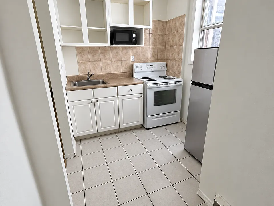 729 W Butler St #1