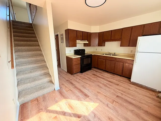 2 bed, 1.5 bath, 800 sqft, $1,300 — Photo 4