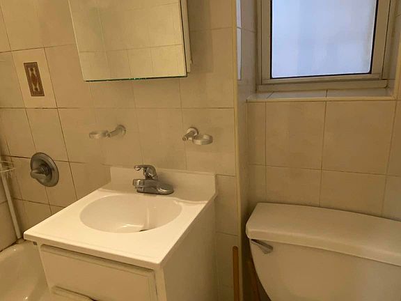 3rd image of 192 Mott St #1