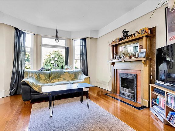 5th image of 2726 Prior St
