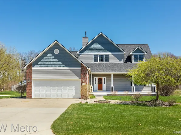 1025 Crystal Wood Dr, Davison, MI 48423