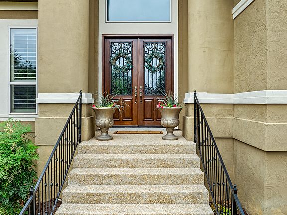 4th image of 627 Reenie Way