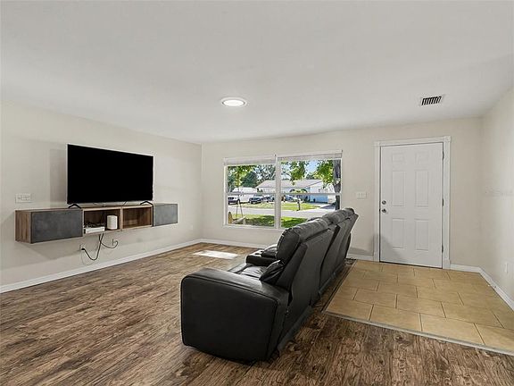 5th image of 704 S LOCKWOOD RIDGE ROAD