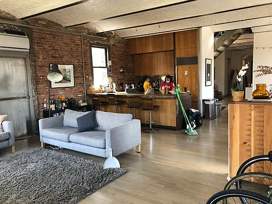 Rented by Sassouni Management | media 25