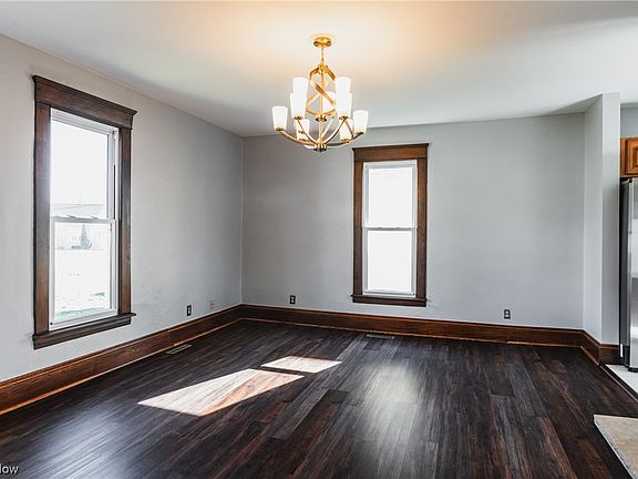 4th image of 504 Summers St