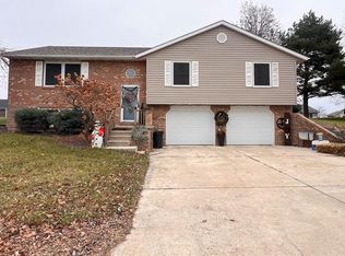 69 Meadows Rd, Hannibal, MO 63401