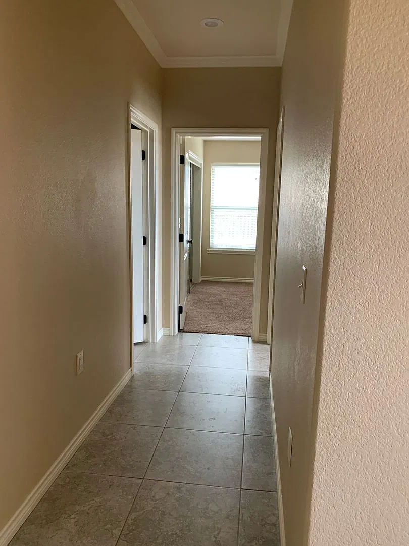 1610 South Globe — Photo 4