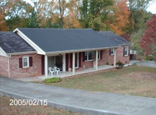 525 Golf Course Dr, Elizabethton, TN 37643