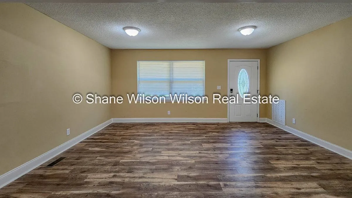 103 Laurelwood Circle in Rossville, GA 30741 — Photo 3