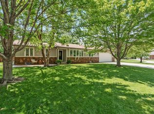 2213 N Bromfield Cir, Wichita, KS 67226