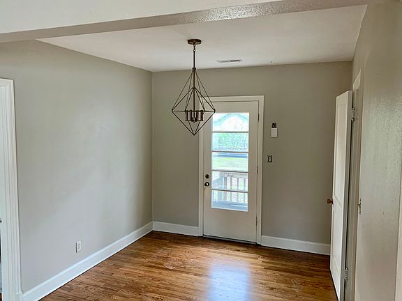 4th image of 636 N Moore Rd