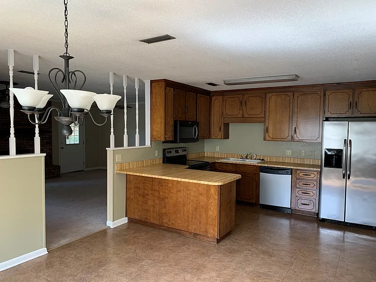 641 Farrah Cir — Photo 3