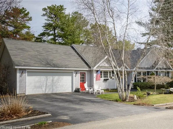 7 Oakmont Dr, Old Orchard Beach, ME 04064