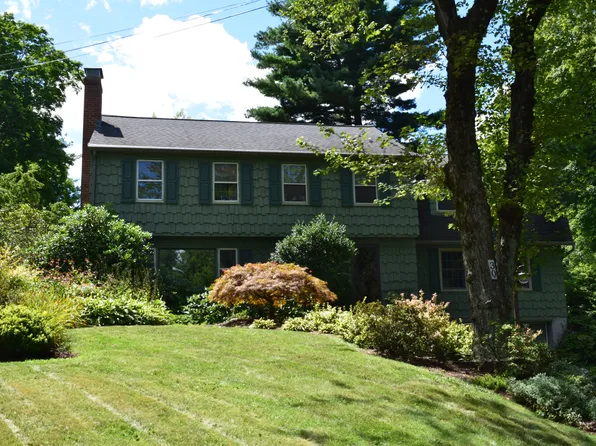 30 Fernbrook, West Hartford, CT 06107